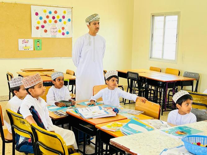 1-1 مدير عام تعليمية ظفار يواصل زياراته الميدانية لعدد من مدارس ولاية صلالة   
