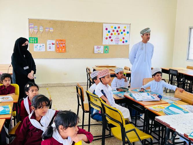 3-1 مدير عام تعليمية ظفار يواصل زياراته الميدانية لعدد من مدارس ولاية صلالة   