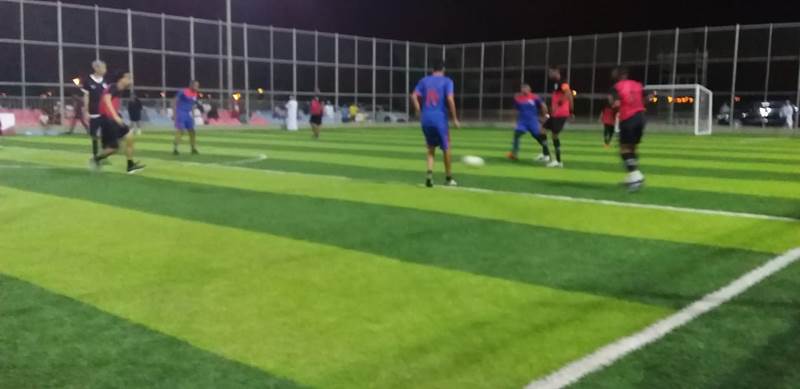 من-المباراة-5 طرق آمنه يتوج بلقب بطولة موظفي بلدية ظفار الرمضانية لكرة القدم