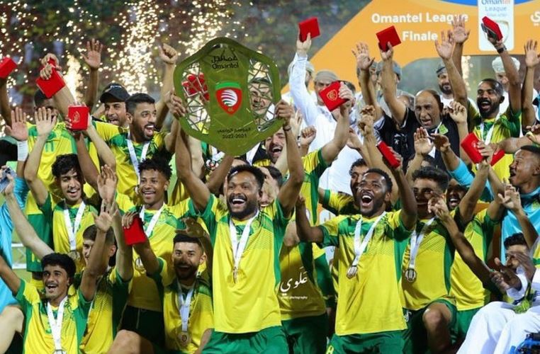 لاعبي-السيب السيب بطلا لدوري عمانتل للموسم 2021/2022م
