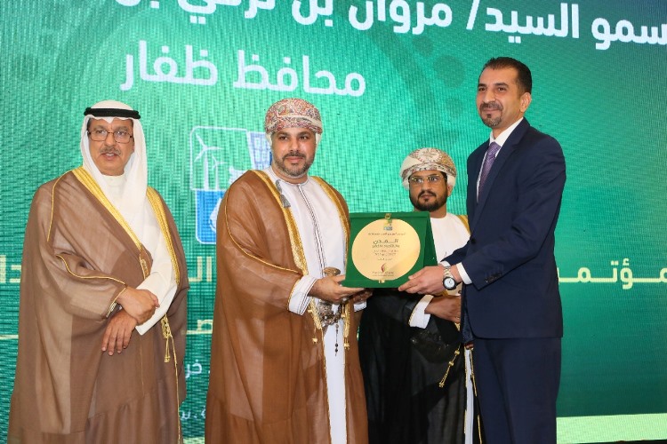 التكريم-1 بمشاركة عمانية وعربية انطلاق مؤتمر المدن العربية المستدامة ٢٠٢٢م بمحافظة ظفار