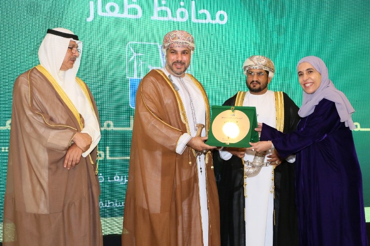 التكريم-3 بمشاركة عمانية وعربية انطلاق مؤتمر المدن العربية المستدامة ٢٠٢٢م بمحافظة ظفار
