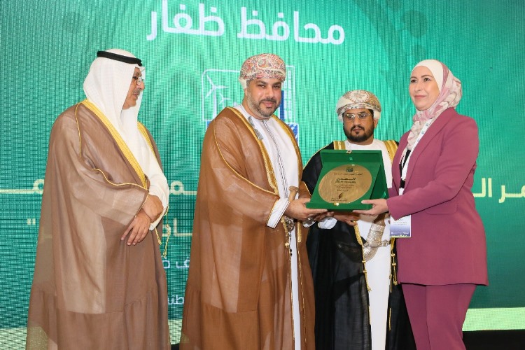 التكريم-4 بمشاركة عمانية وعربية انطلاق مؤتمر المدن العربية المستدامة ٢٠٢٢م بمحافظة ظفار