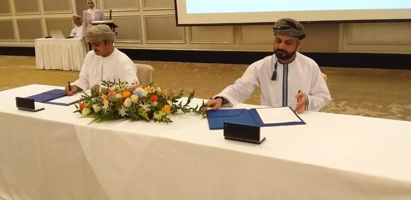 توقيع-2 عمانتل شريك أساسي في رقمنة المشاريع الحيوية في ظفار