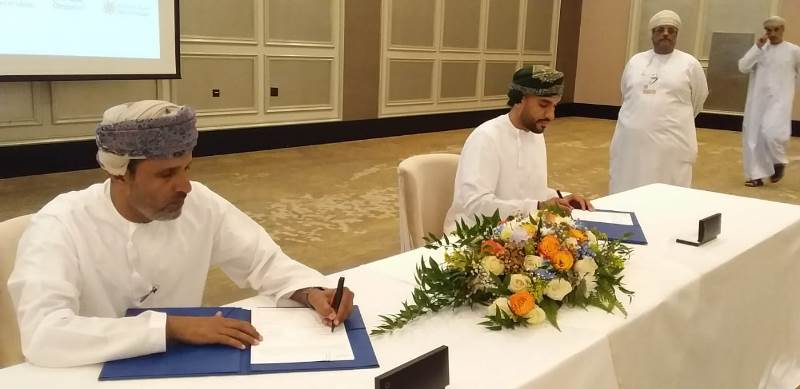 توقيع-6 عمانتل شريك أساسي في رقمنة المشاريع الحيوية في ظفار