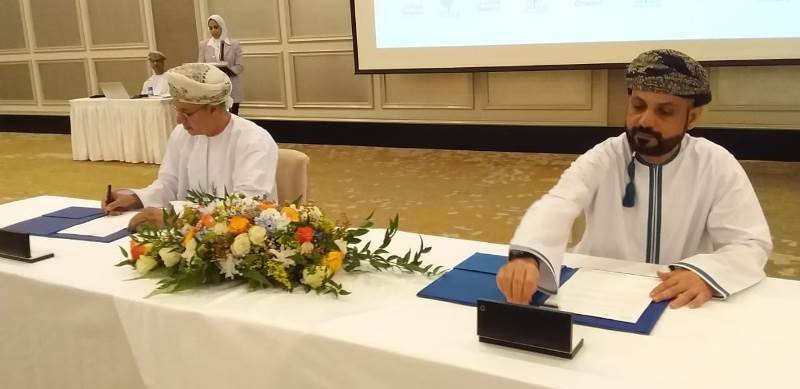 توقيع عمانتل شريك أساسي في رقمنة المشاريع الحيوية في ظفار