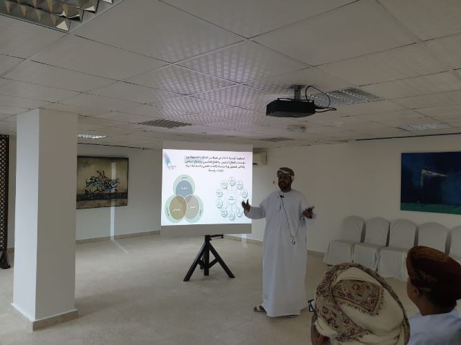 المكتبة-4 ندوة مسارات الشباب في تحقيق رؤية عمان 2040 بصلالة
