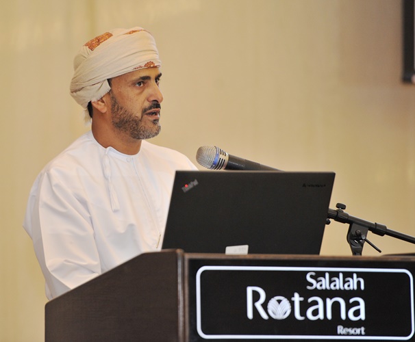 د-علي-محاد محافظ ظفار يفتتح مؤتمر الجمعية العربية للجراحة العصبية الثالث عشر  