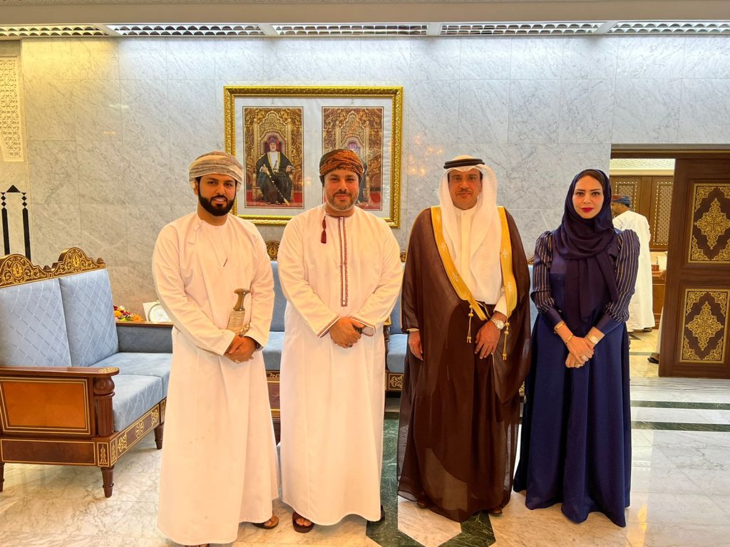 لقاء-المحافظ-1-1024x768 جمعية الصداقة العمانية البحرينية تلتقي بمحافظ ظفار ورئيس بلدية ظفار