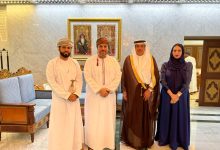لقاء المحافظ 1 220x150 - جمعية الصداقة العمانية البحرينية تلتقي بمحافظ ظفار ورئيس بلدية ظفار