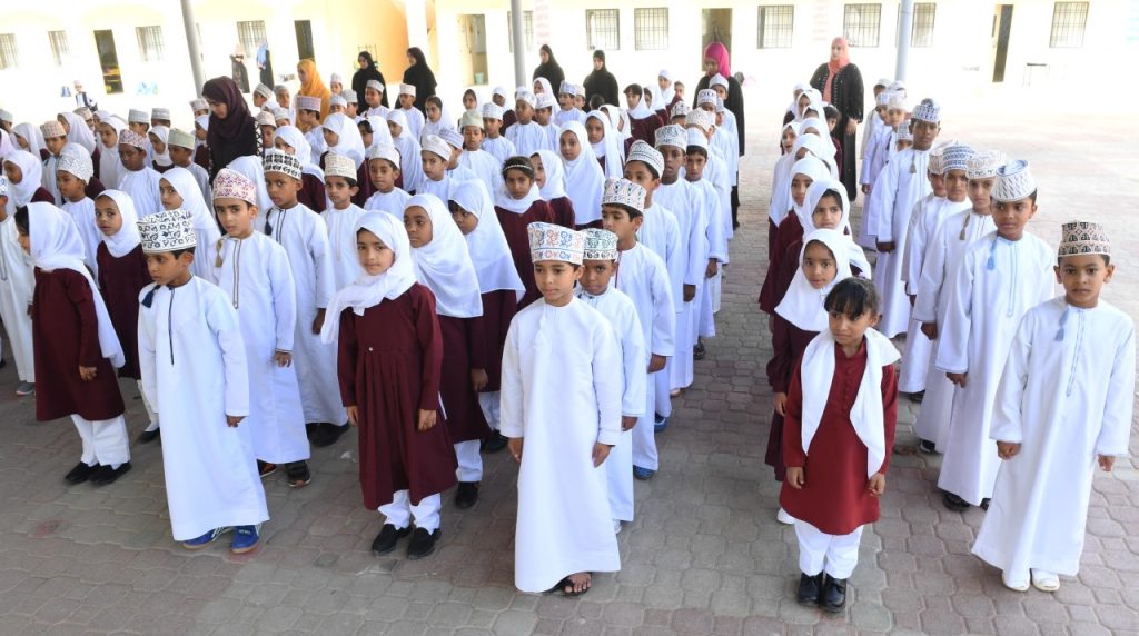 الطلبة-1-1024x572 مدارس محافظة ظفار تستقبل طلابها للعام الدراسي الجديد    