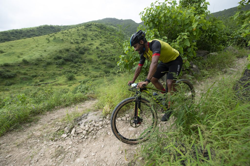 انطلاق-سباق-صلالة-الدراجات-الجبلية-2-1024x682 شبيب البلوشي يحصد لقب النسخة الأولى لسباق صلالة للدراجات الجبلية￼￼￼￼  