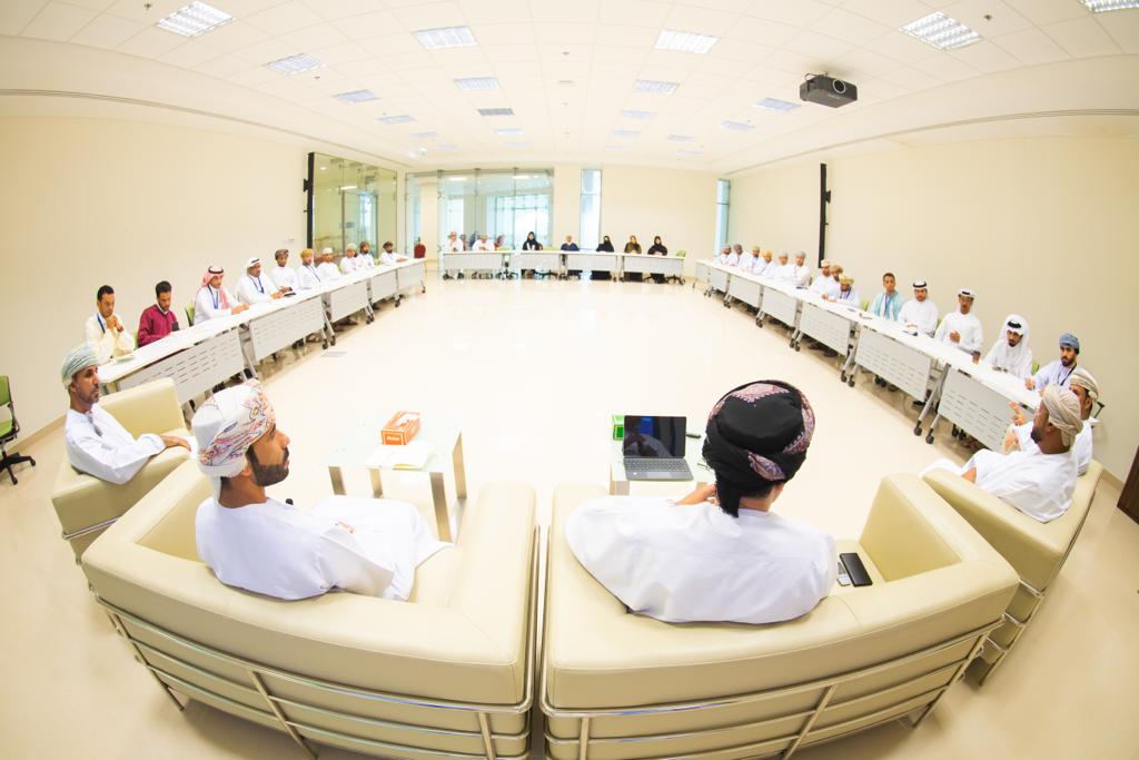 جمع-المشاركين ختام دورة صناعة القائد الرياضي الخليجي بمحافظة ظفار