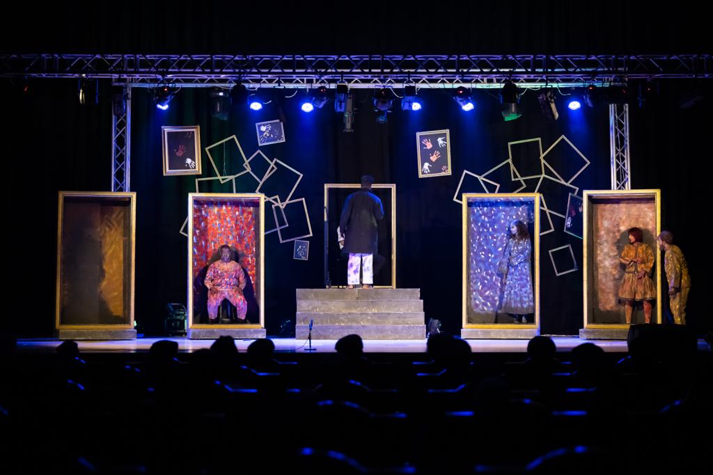 العرض-الثاني-3 تواصل عروض مهرجان ظفار للمسرح