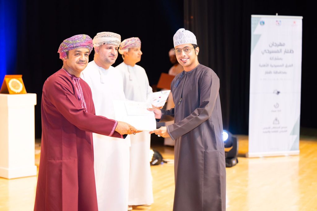 عبد-الله-تبوك-1024x682 فرقة طاقة الاهلية المسرحية تحصد جائزة افضل عرض متكامل ( جائزة بلدية ظفار )  في ختام مهرجان ظفار المسرحي 2020