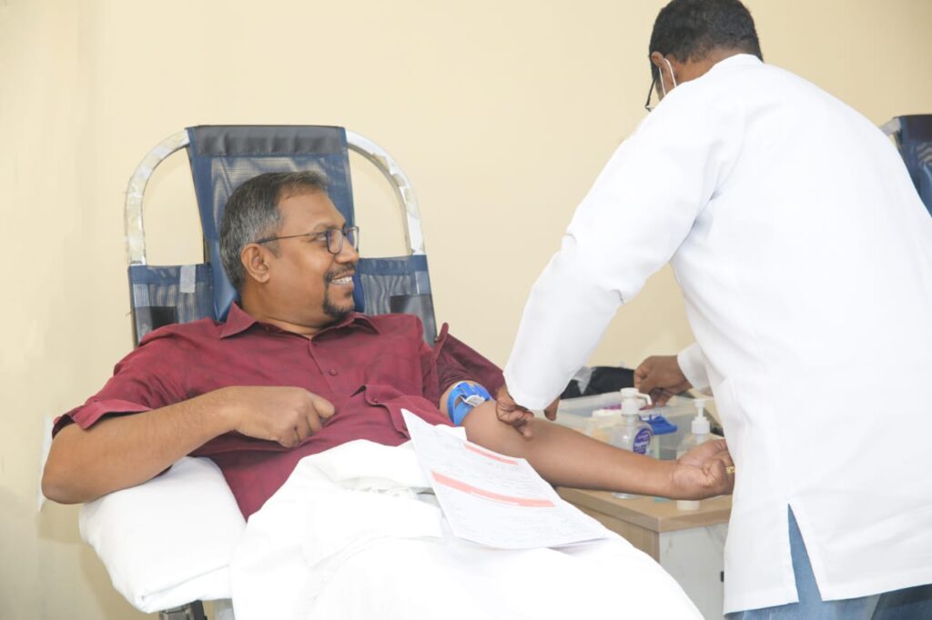التبرع-بالدم-3-1024x682 حملة للتبرع بالدم لموظفي بلدية ظفار