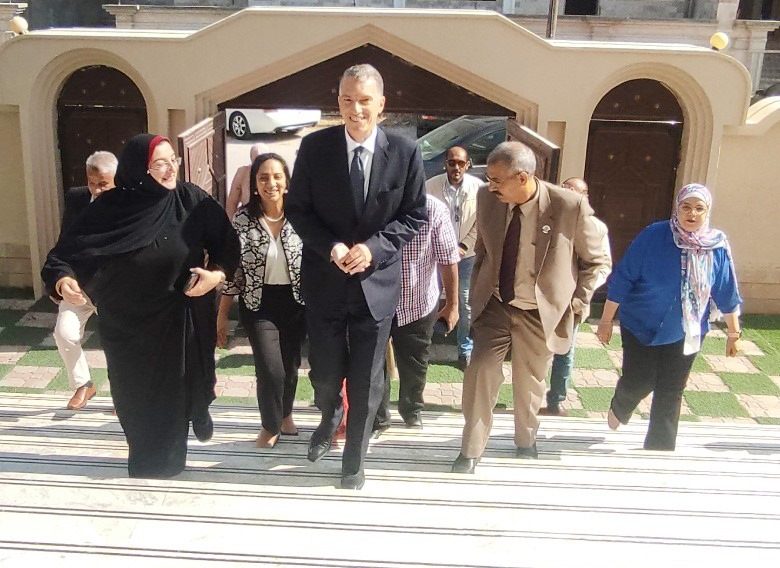 السفير-6 سفير مصر بسلطنة عمان يزور محافظة ظفار ويلتقي بأبناء الجالية