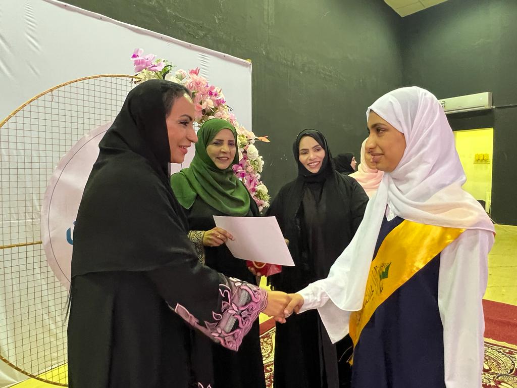 عائشة-2 تكريم المجيدات بمدرسة عائشة بنت ابي بكر للتعليم الأساسي