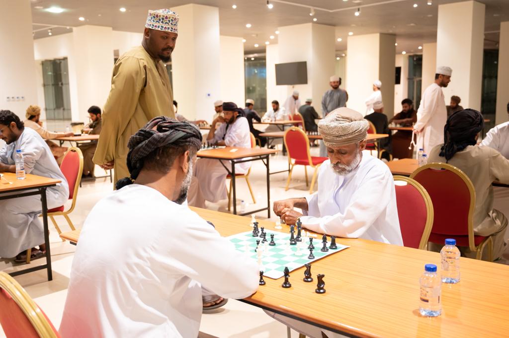 من-الشطرنج-2 <strong>مسلم العامري ينتزع الصدارة في الشطرنج بمحافظة ظفار</strong>