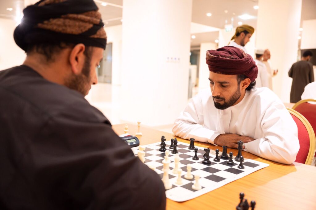 نهائي-الشطرنج-1024x681 سالم المشيخي اولا ومحمد العمري ثانيا ومحاد العمري ثالثاً في الشطرنج المفتوحة بمحافظة ظفار