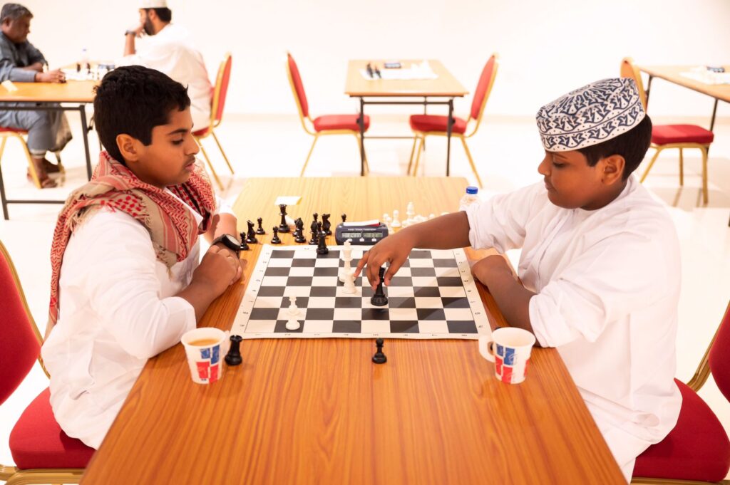 نهائي-الشطرنج-2-1024x681 سالم المشيخي اولا ومحمد العمري ثانيا ومحاد العمري ثالثاً في الشطرنج المفتوحة بمحافظة ظفار