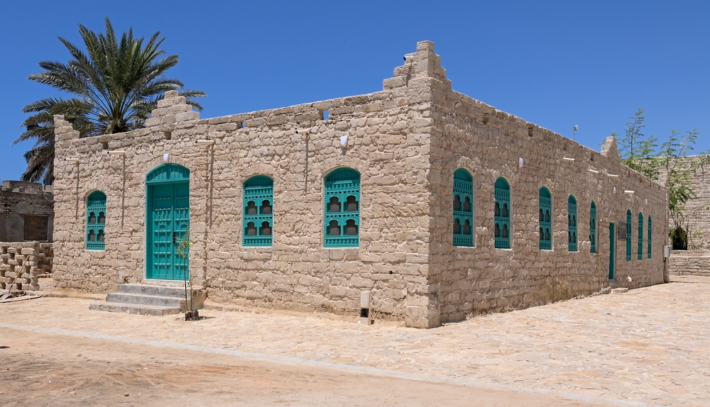 المنطقة-التراثية تواصل اعمال الترميم لمشروع تطوير المنطقة القديمة بحافظة ظفار