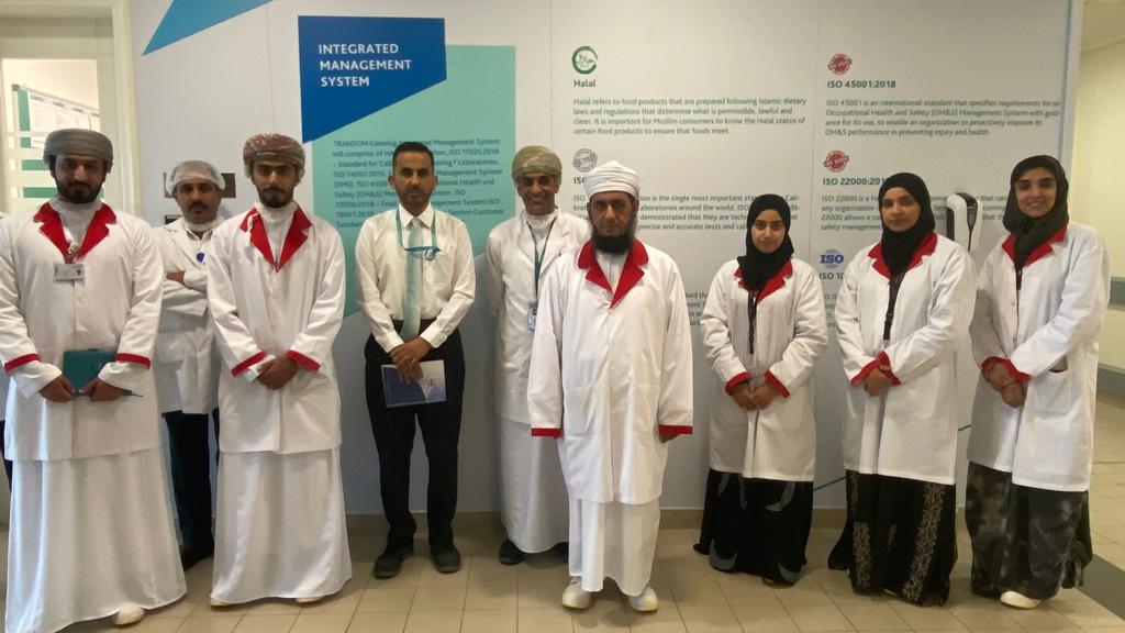 فريق-مركز-عمان-3 فريق من مركز عمان للوجستيات يزور شركة ترانزوم لخدمات التموين