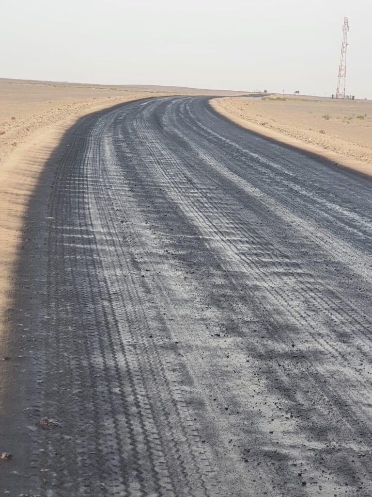 الطرق-1-768x1024 دائرة الطرق بمحافظة الوسطى تمهد طريق وادي السيل بولاية محوت بطول ٢٢ كم
