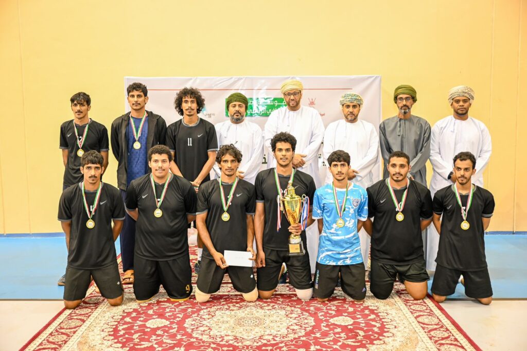 المركز-الأول-1024x682 النخبة يتوج بلقب بطولة الكرة الطائرة للفرق الأهلية بمحافظة ظفار