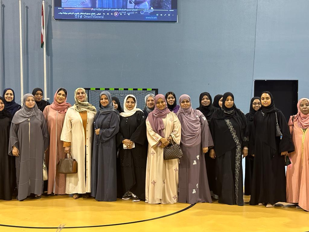 جمعية-مسقط  جمعية المرأة العمانية بمسقط تنظم زيارة ميدانية لمجمع السلطان قابوس الرياضي.