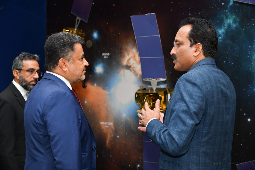 زيارة-النقل-1-1024x683 وزير النقل والاتصالات وتقنية المعلومات يزور المنظمة الهندية لأبحاث الفضاء ويدشن منصة لمراقبة الأرض