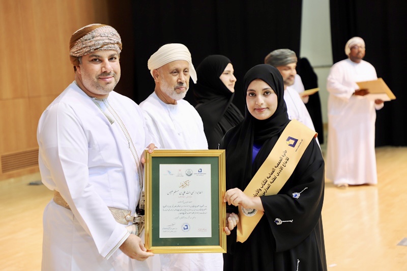 الابداع-الادبي-1 الاحتفال بجائزة الابداع الأدبي لطلبة مدارس محافظة ظفار