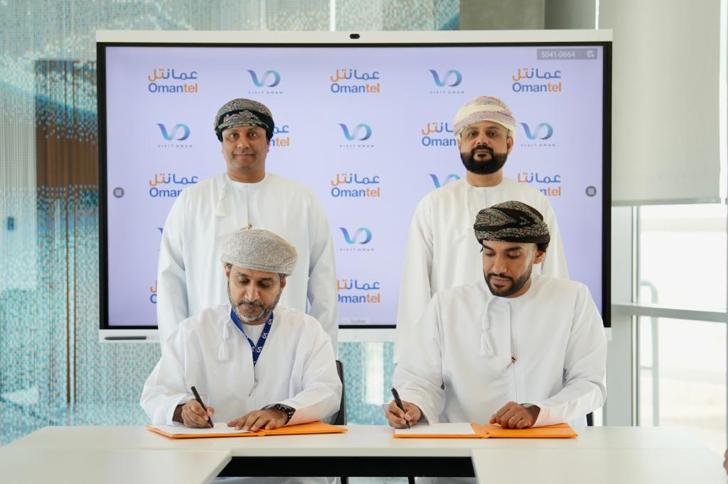 توقيع-مذكرة شراكة استراتيجية بين عمانتلو المشغل الوطني للسفر – ( VisitOman)في القطاع التكنولوجي