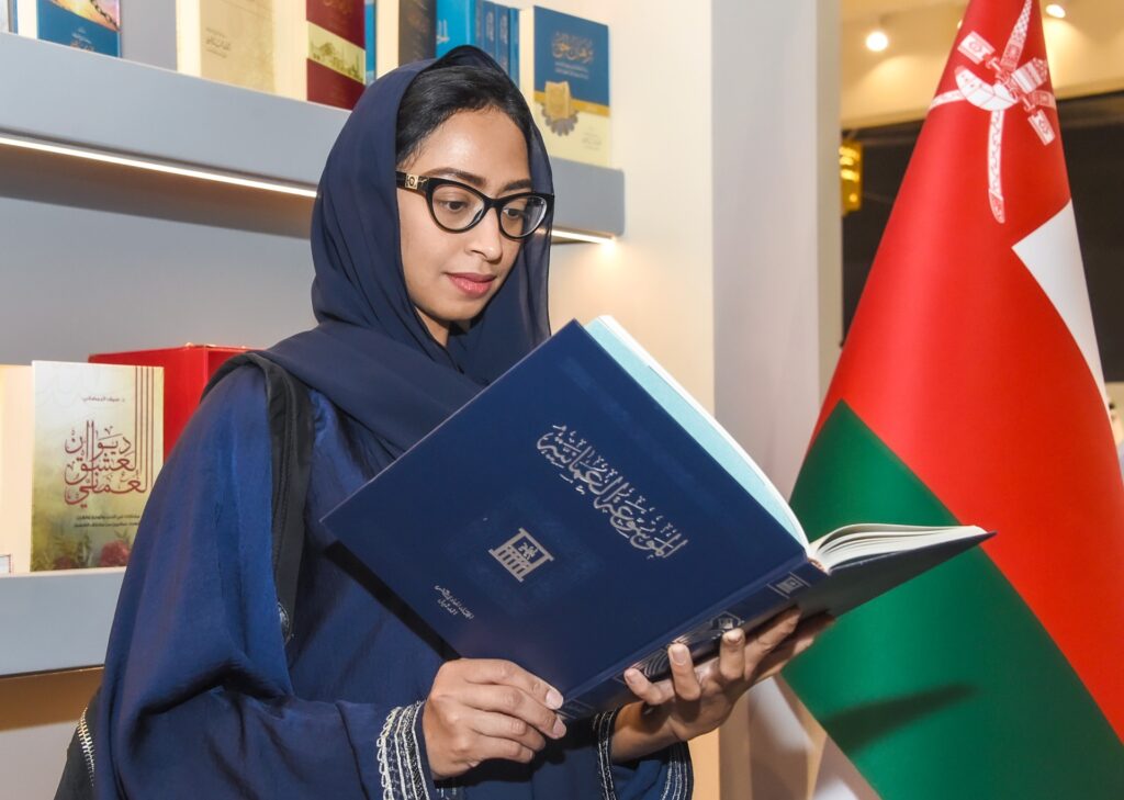 الرياض-3-1024x729 ركن سلطنة عمان في معرض الرياض الدولي للكتاب 2023 يجسد الحضارة العمانية والثراء الثقافي