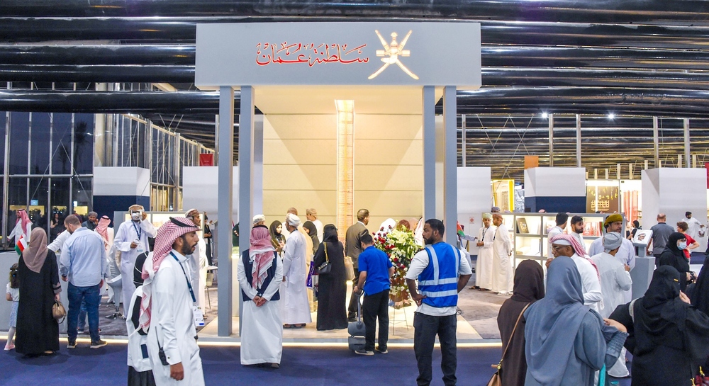 الرياض ركن سلطنة عمان في معرض الرياض الدولي للكتاب 2023 يجسد الحضارة العمانية والثراء الثقافي