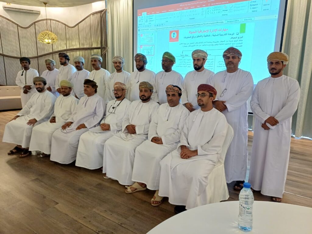 المشاركين-2-1024x768 ختام البرنامج التدريبي ( تنمية المهارات الادارية الحديثة لمواكبة رؤية عمان 2040 ) بمحافظة ظفار