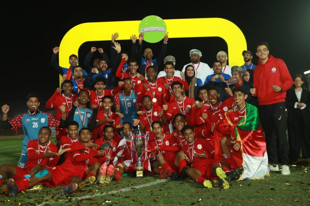 تتويج-المنتخب-1-1024x683 منتخب سلطنة عمان المدرسي بطلا للبطولة المدرسية العربية