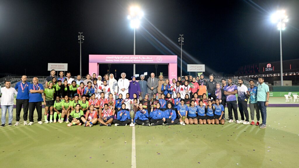 لقطة-جماعية-للفرق-الفائزة-بالمراكز-الأولى-1024x576 فريق مومباي يحصد بطولة هوكي عمان الدولية للنساء.. وشمس مصر وصيفا