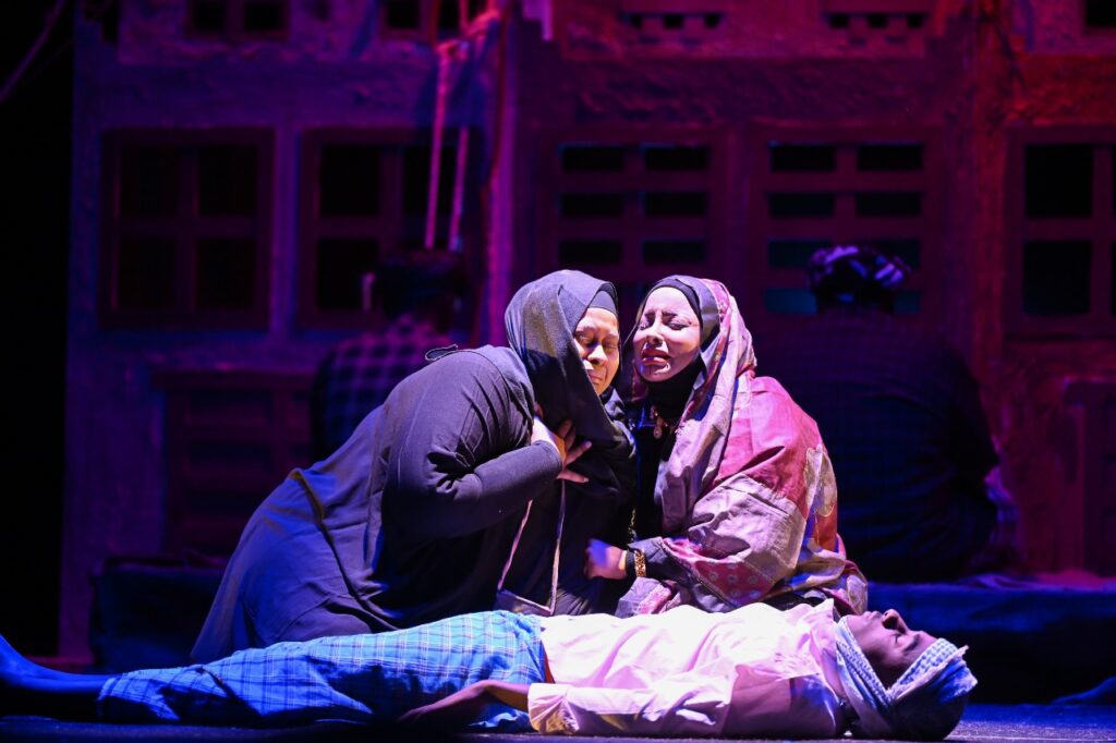 سلمى-10-1024x682 مسرحية ( سلمى ) تبحر بالجمهور من ميناء مرباط الي مهرجان ظفار المسرحي الثاني