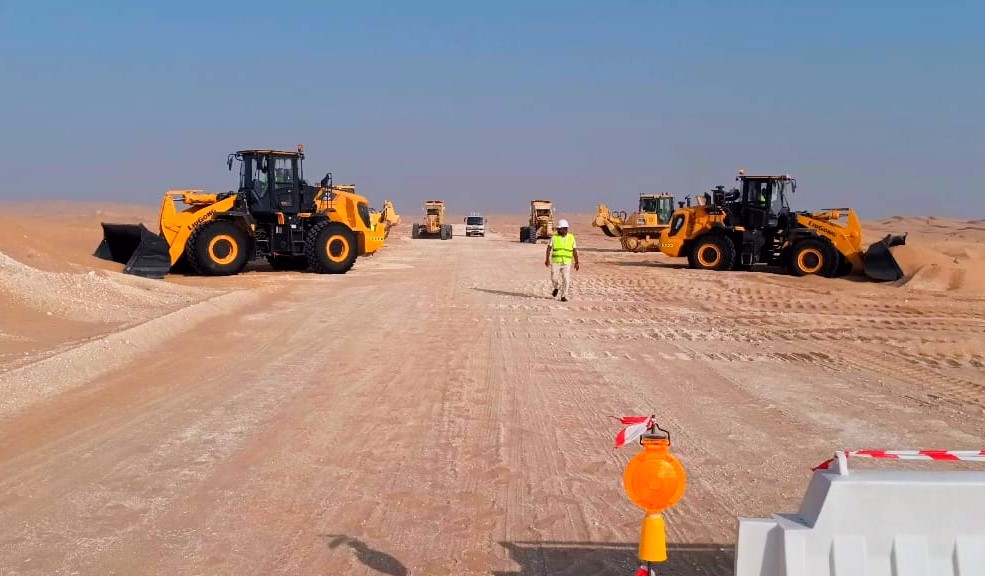 طريق-مقشن بدء العمل بمشروع إنشاء شبكة الطرق الأسفلتية بولاية مقشن بمحافظة ظفار