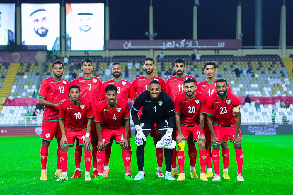 الاحمر-الكبير-2 بعثة منتخبنا الوطني تصل الي الدوحة للمشاركة في بطولة كاس آسيا لكرة القدم