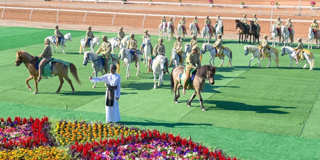 السباق-السنوي-5-1024x513 الحصان ( فلاح ) يتوج بكأس جلالة السلطان المعظم لسباق الخيل السنوي