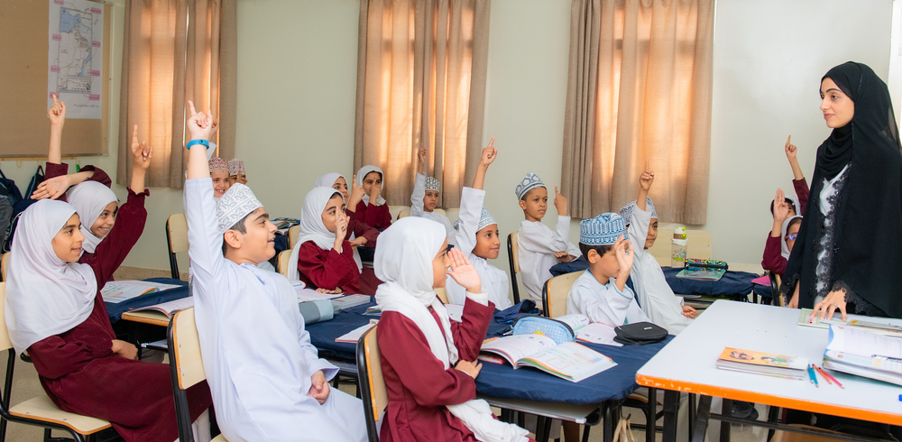 يوم-المعلم  25 فبراير الجاري اجازة رسمية بمناسبة يوم المعلم العماني