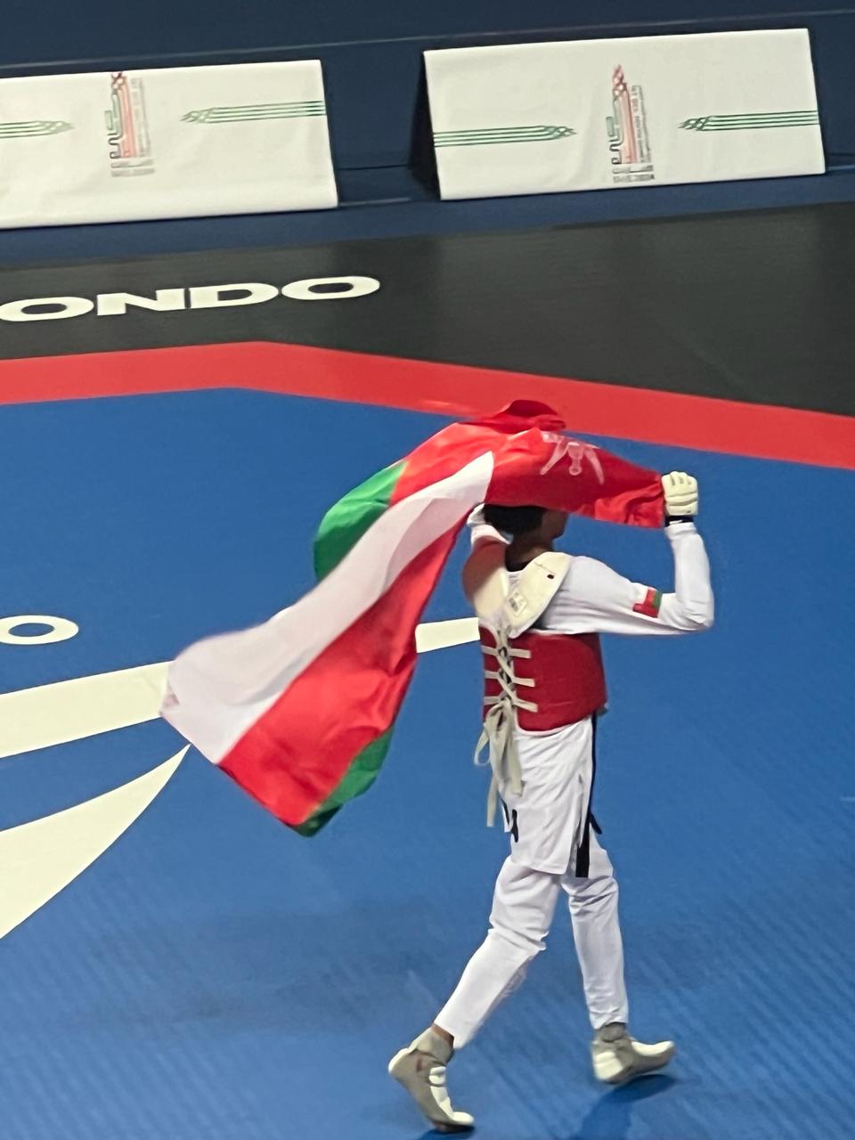 فرحة اللاعب زياد البلوشي بذهبية وزن 41 1