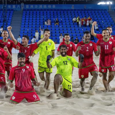 (260423) -- SANYA, April 23, 2026 (Xinhua) -- Players of Oman celebrate after beach soccer men's preliminary round match between Oman and Palestine at the 6th Asian Beach Games in Sanya, south China's Hainan Province, April 23, 2026. (Xinhua/Hu Jingwen)