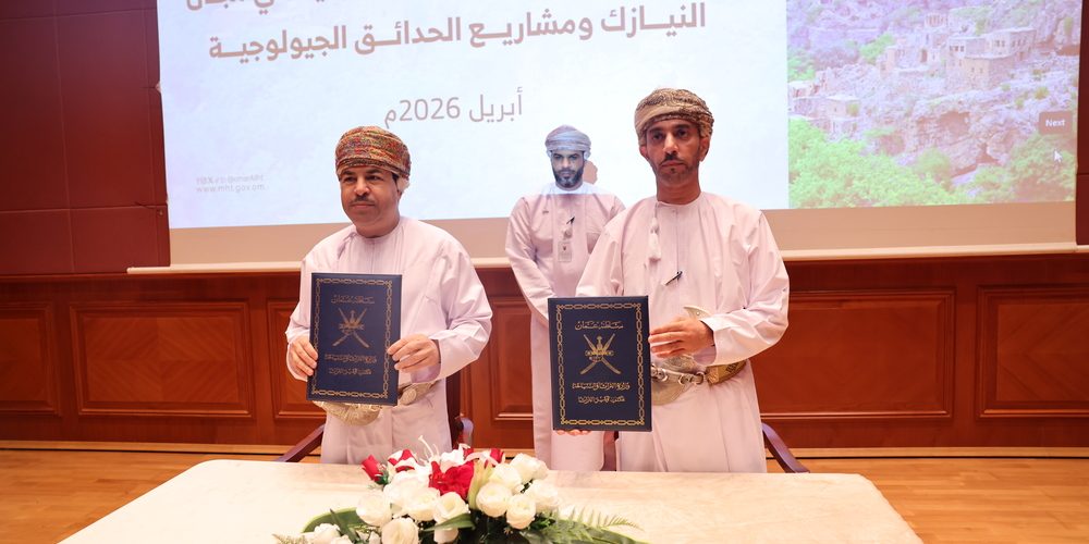 النيازك 1000x500