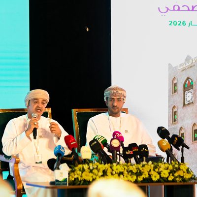تستعرض