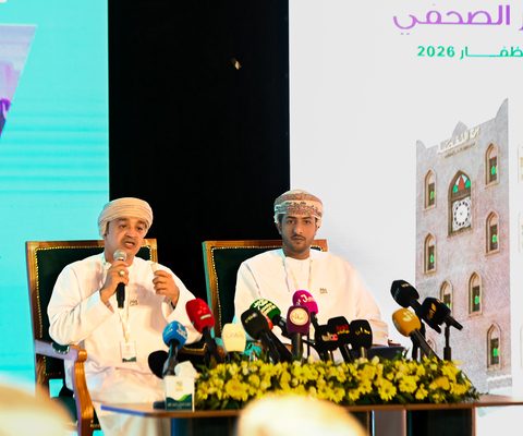 تستعرض
