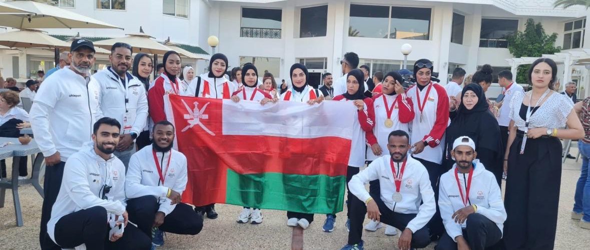 تعانق 1179x500
