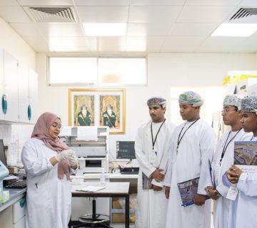 العمل 360x320